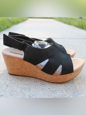 Clarks Collection Women's Black Wedge Sandals Sz 10M